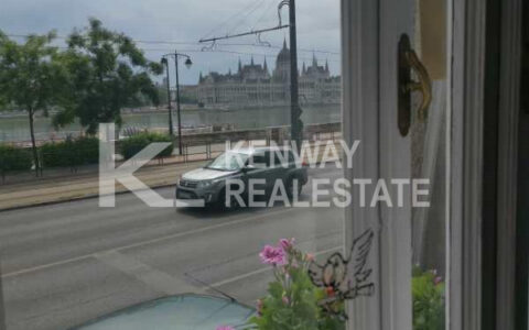 Budapest II. kerület eladó ház Dunai panorámás lakás a Bem rakparton 11
