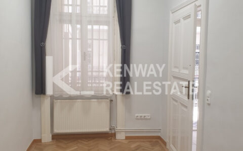 Budapest V. kerület eladó ház Kivételes lehetőség! 4 szobás lakás a Petőfi Sándor utcában 18