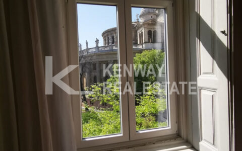 Budapest V. kerület eladó ház Bazilikára örökpanorámás, 4 szobás saroklakás a Szent István téren 10