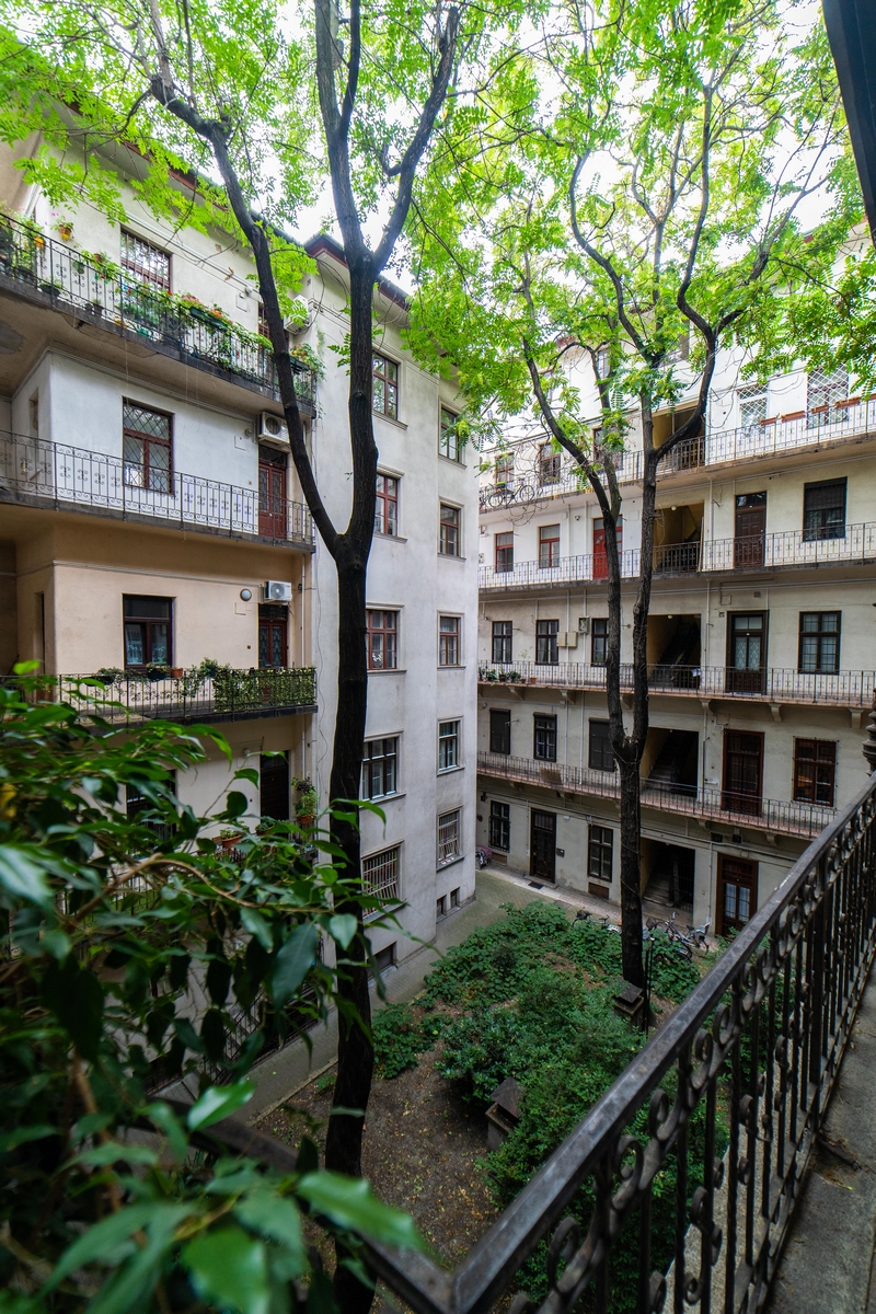 Budapest VI. kerület eladó ház VI. Felső erdősor utcában eladó egy felújított, galériázott lakás 2