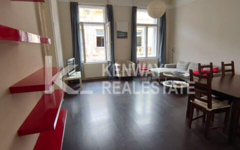 Budapest VI. kerület eladó ház Világos, magas emeleti, két hálószobás lakás a Mozsár utcában 3