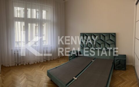 Budapest V. kerület eladó ház 2,5 szobás erkélyes lakás az Október 6.-a utcában 2