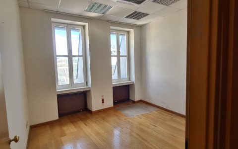 Budapest V. kerület eladó ház Kiadó iroda az 5. kerületben a Vörösmarty térnél, a Türr István utcában 2