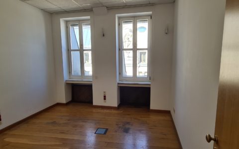 Budapest V. kerület eladó ház Kiadó iroda az 5. kerületben a Vörösmarty térnél, a Türr István utcában 11