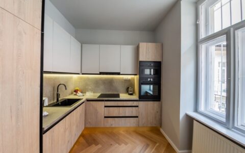 Budapest V. kerület eladó ház Kiadó, bútorozott és gépesített  90 m2 lakás az V-ik kerületi Hercegprímás utcában 11