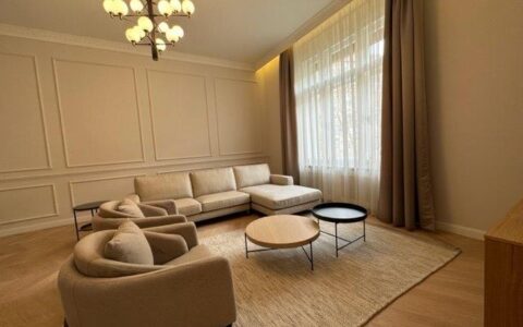 Budapest V. kerület eladó ház Kiadó igényesen felújított, új olasz bútorokkal berendezett luxus lakás az V-ik kerületi Veres Pálné utcában 11