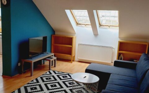 Budapest VII. kerület eladó ház Eladó újszerű tetőtéri lakás a VII-ik kerületi Dohány utcában 16