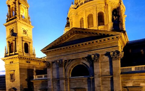 Budapest V. kerület eladó ház Bazilikára örökpanorámás, 4 szobás saroklakás a Szent István téren 17