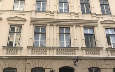 Budapest V. kerület eladó ház Eladó újszerű, erkélyes lakás az V.kerületi Molnár utcában 10