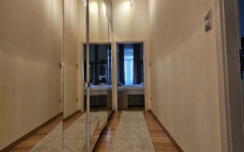 Budapest V. kerület eladó ház Felújított két hálós, két fürdőszobás lakás eladó a Falk Miksa utcában a Parlamentnél! 8