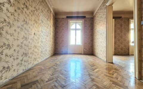 Budapest VI. kerület eladó ház Opera mellett felújítandó, jó elosztású erkélyes lakás eladó! 4