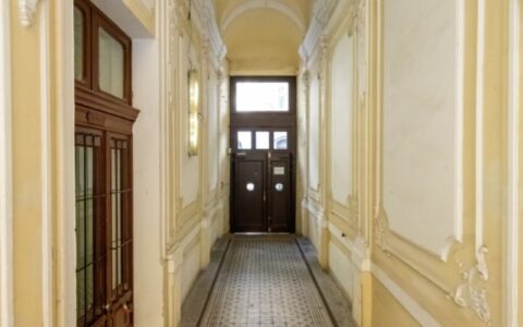 Budapest V. kerület eladó ház Eladó felújított belső kétszintes lakás a Falk Miksa utcában 19