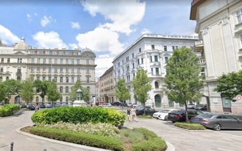 Budapest V. kerület eladó ház Eladó felújított 2 szobás lakás az 5. kerületi Hold utcában 9