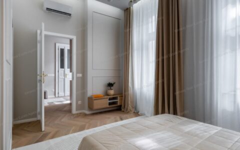 Budapest V. kerület eladó ház Eladó felújított, 3 szobás, panorámás luxus lakás a Szervita téren 6