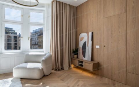 Budapest V. kerület eladó ház Eladó felújított, 3 szobás, panorámás luxus lakás a Szervita téren 10