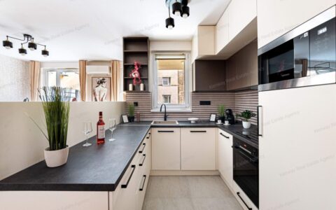 Budapest VII. kerület eladó ház Eladó felújított, 2+félszobás, 2 erkélyes lakás Zsinagógához közel 2