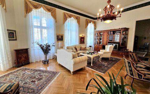 Eladó lakás a Zichy Jenő utcában.