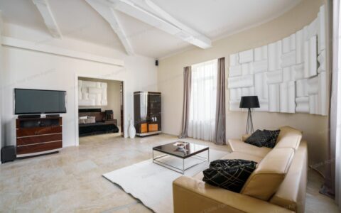 Budapest V. kerület eladó ház Eladó napfényes saroklakás a Belvárosban, a Városház utcában 2