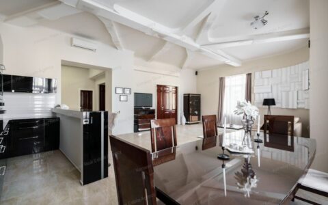 Budapest V. kerület eladó ház Eladó napfényes saroklakás a Belvárosban, a Városház utcában 9