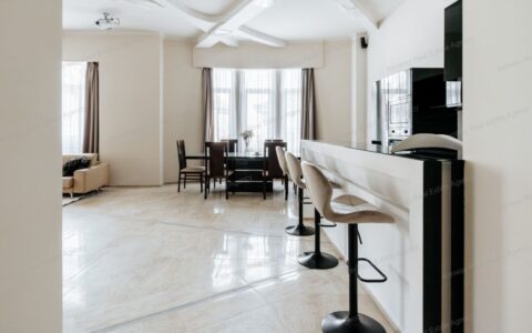 Budapest V. kerület eladó ház Eladó napfényes saroklakás a Belvárosban, a Városház utcában 12