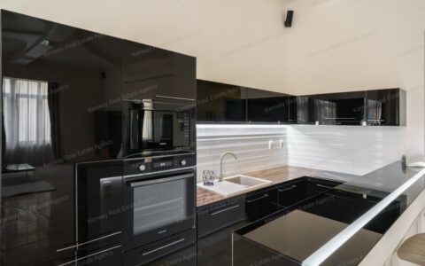 Budapest V. kerület eladó ház Eladó napfényes saroklakás a Belvárosban, a Városház utcában 15