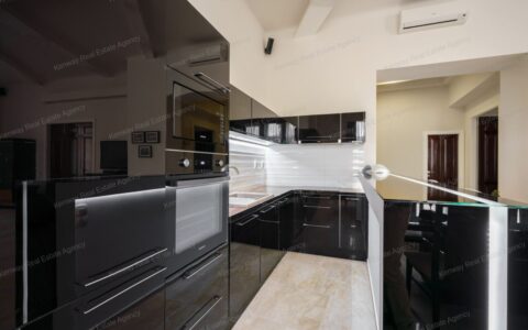 Budapest V. kerület eladó ház Eladó napfényes saroklakás a Belvárosban, a Városház utcában 17