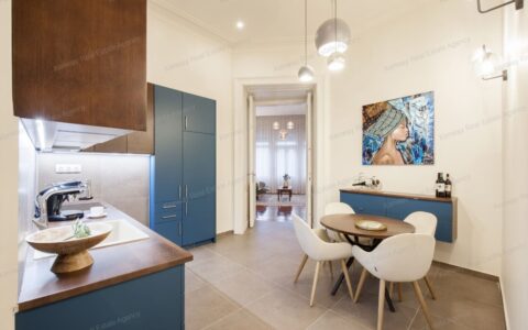 Budapest V. kerület eladó ház V. FERENCIEK TERE 86nm felújított dupla erkélyes lakás 3