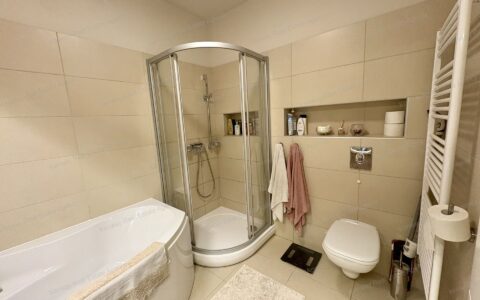 Budapest II. kerület eladó ház Zöldmálon 6 szobás, belső kétszintes, teraszos lakás garázzsal eladó! 10