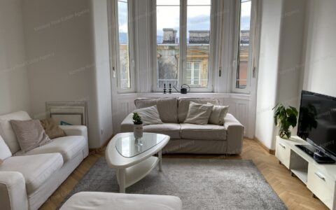 Polgári elegancia, 4 szobás felújított, erkélyes szaunás lakás eladó Városmajor szomszédságában.