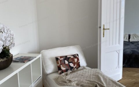 Budapest II. kerület eladó ház Polgári elegancia, 4 szobás felújított, erkélyes szaunás lakás eladó Városmajor szomszédságában. 7