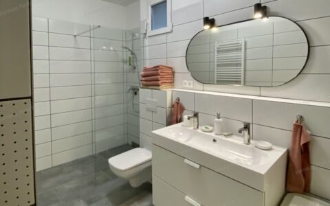 Budapest II. kerület eladó ház Polgári elegancia, 4 szobás felújított, erkélyes szaunás lakás eladó Városmajor szomszédságában. 8