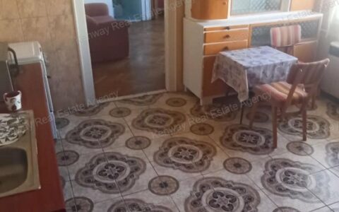  eladó ház Salgótarján Budapesti út 2. emeleti felújitandó 1 + szobás lakás 10