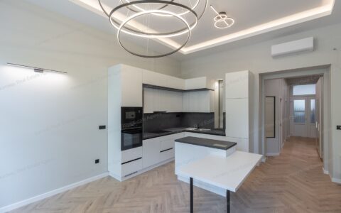 Budapest VI. kerület eladó ház ELEGÁNS, FRISSEN FELÚJÍTOTT DESIGNER LAKÁS ELADÓ AZ ANDRÁSSY ÚTON 2