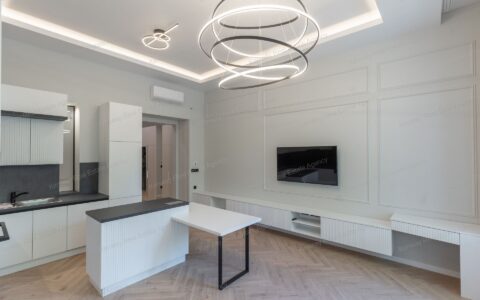 Budapest VI. kerület eladó ház ELEGÁNS, FRISSEN FELÚJÍTOTT DESIGNER LAKÁS ELADÓ AZ ANDRÁSSY ÚTON 4