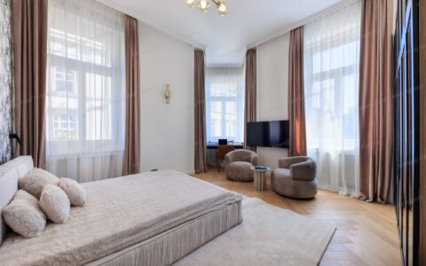 Eladó 3 szobás, felújított, panorámás luxus lakás az 5. kerületi Okóber 6.-a utcában