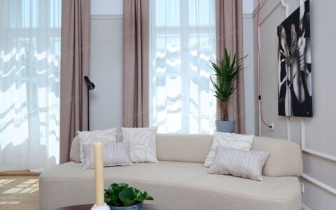 Eladó 3 szobás, erkélyes, felújított luxus lakás a 6. kerületben az Andrássy úton