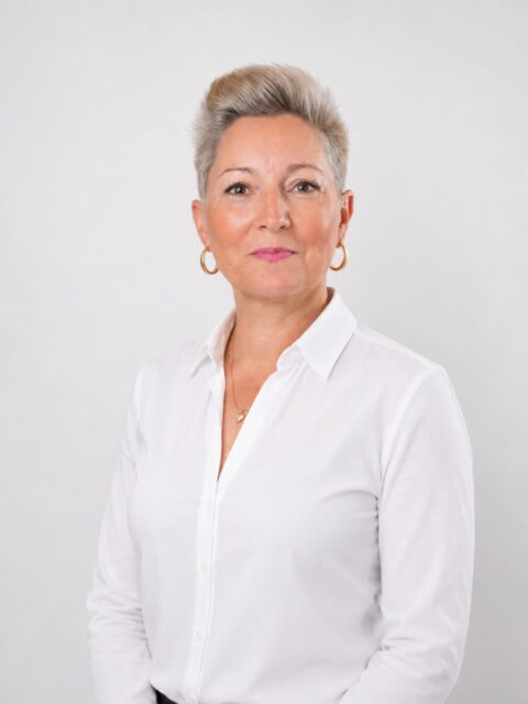 Hóka Julianna