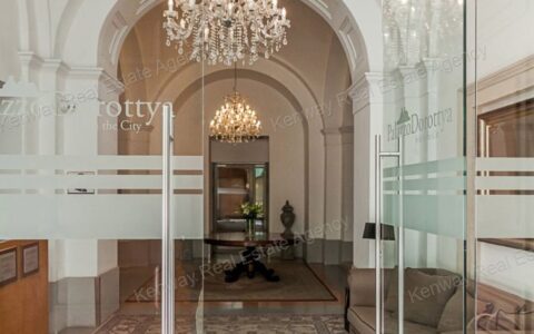 Eladó felújított 3 szobás  luxuslakás a Dorottya palazzoban
