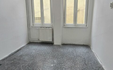  eladó ház Erzsébet körúti, belső teraszos 3 szobás részben felújított lakás eladó! 4