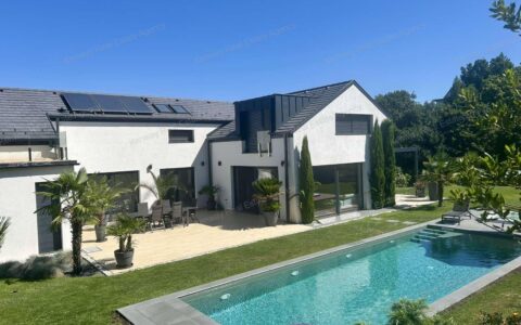 PRÉMIUM PANORÁMÁS VILLA MEDENCÉVEL ÉS EGZOTIKUS KERTTEL – TÖRÖKBÁLINTON