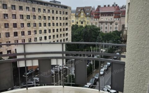  eladó ház Apartment for rent with 4 bedroom near Parlaiment in District V. 2