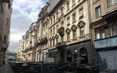 Eladó felújítandó lakás az 5. kerületben, a Zoltán utcában