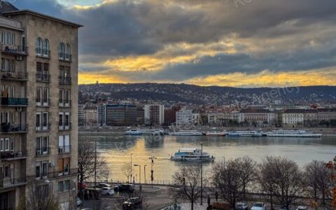 Duna panorámás lakás eladó a balassi Bálint utcában!