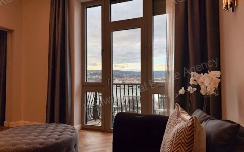 Budapest V. kerület eladó ház Duna panorámás lakás eladó a balassi Bálint utcában! 2