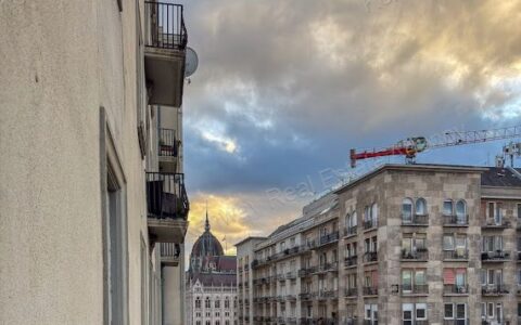 Budapest V. kerület eladó ház Duna panorámás lakás eladó a balassi Bálint utcában! 9