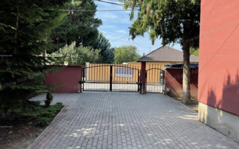  eladó ház Kétgenerációs, medencés családi ház Érd központjában, 1100 m²-es telken! 11